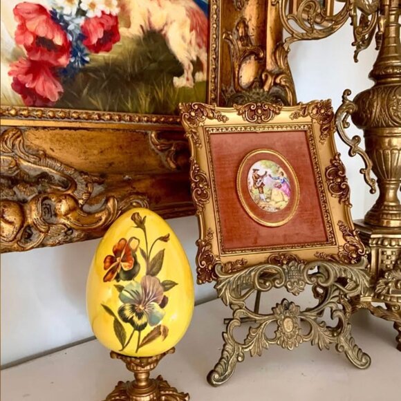 Vintage hand painted porcelain egg shelf decor 👑🥚 - Picture 2 of 7
